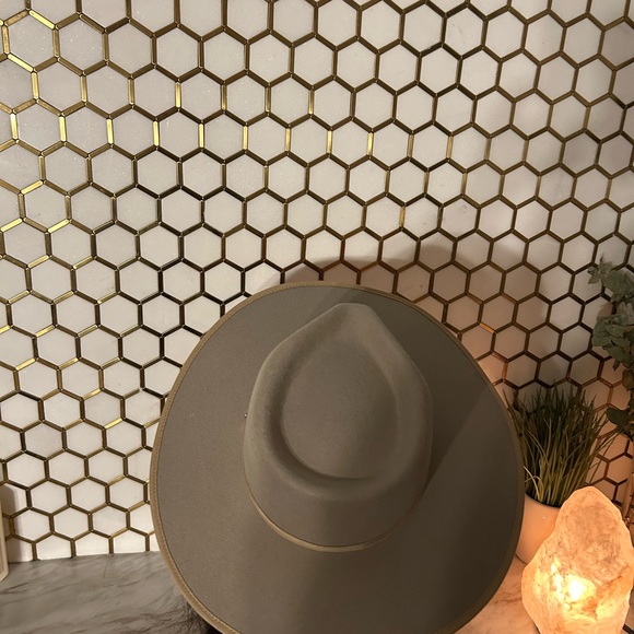 Stylish Wool Hat - Picture 4 of 7